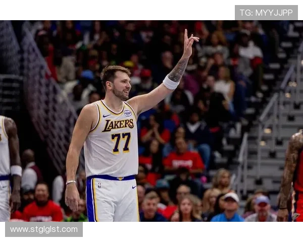 东契奇38加11湖人险胜快船