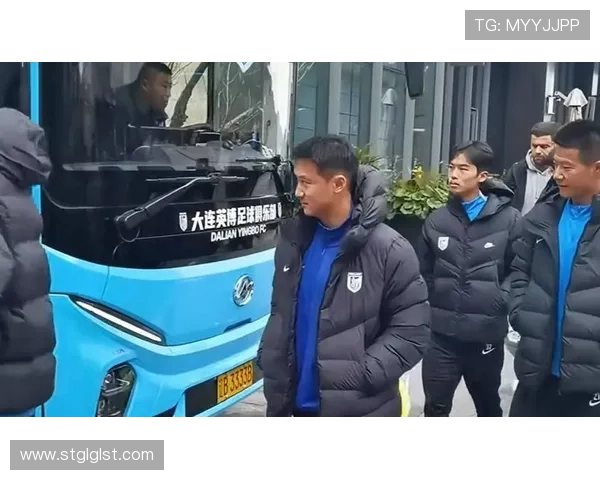 上海海港冯劲边锋租借大连英博